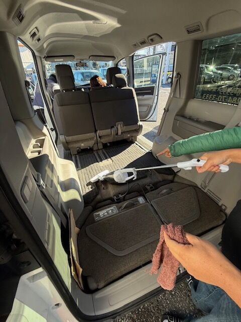 送迎車のお掃除を行いました！