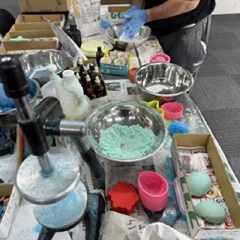画像19586：週末は利用者さんと一緒に雑貨作りを行いました。